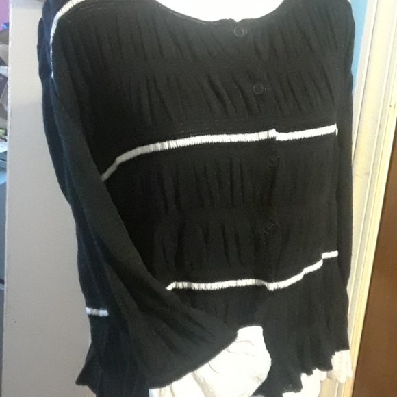 Adorable sweater, size S/M - Picture 1 of 3